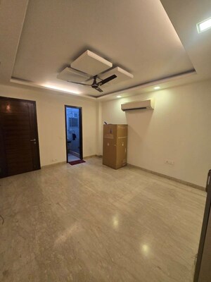 Room in 3 BHK Builder Floor at Safdarjung Enclave – for Rent