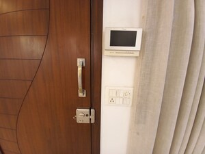 Furnished Amenities in 3 BHK Builder Floor at Green Park – for Rent