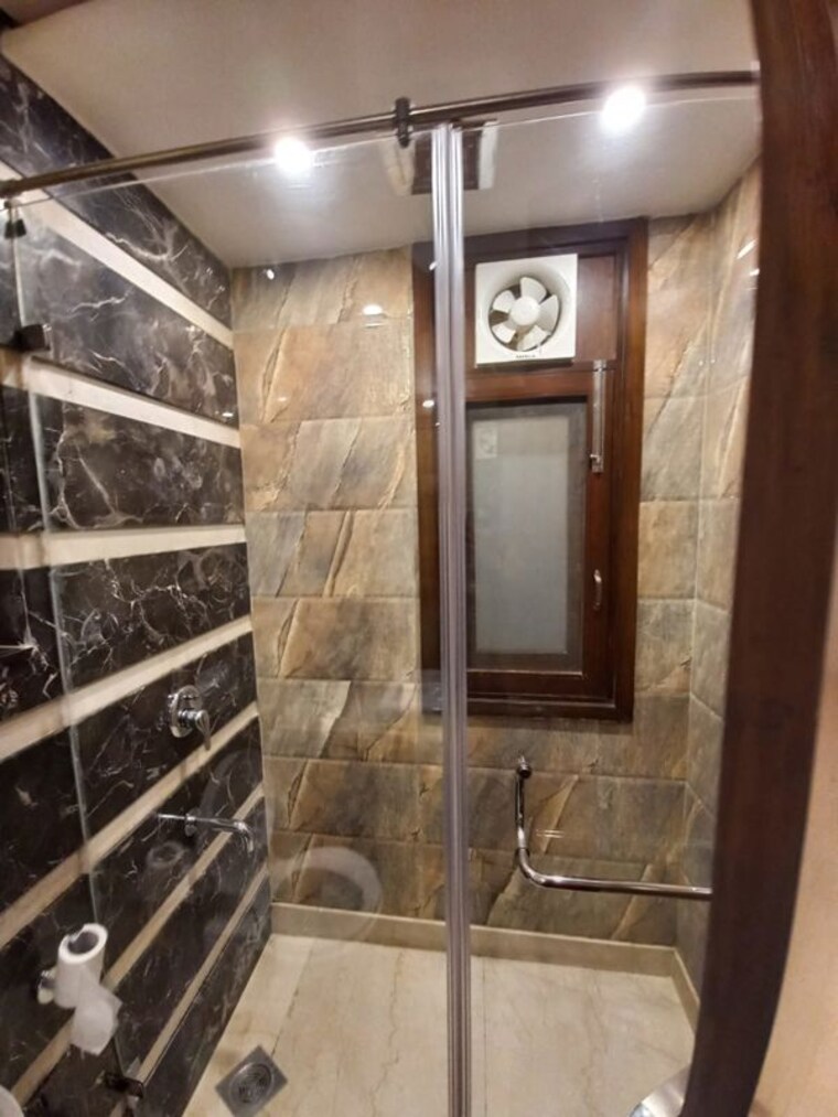 Balcony, green park 3 Bedroom 200 Sq.Yd. Builder Floor In Green Park Delhi 9986058