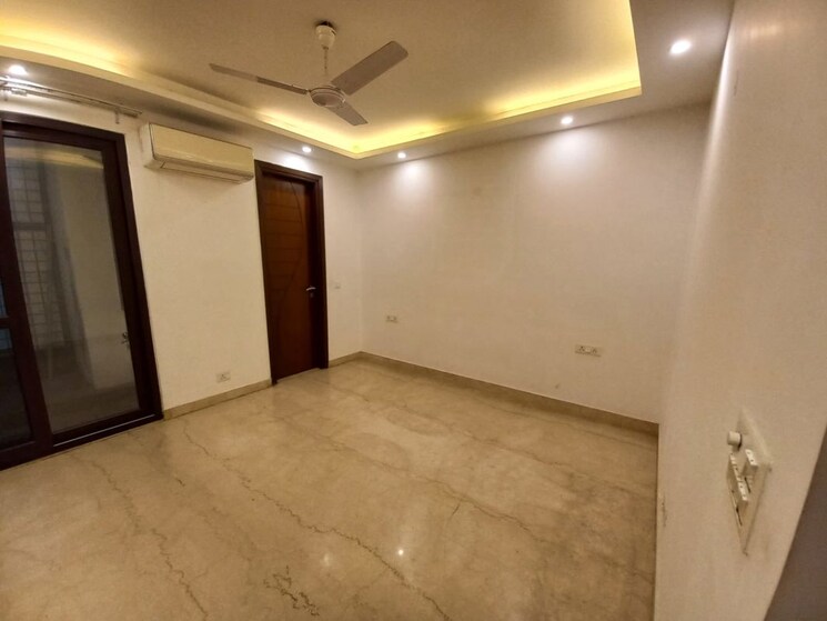 Room, green park 3 Bedroom 200 Sq.Yd. Builder Floor In Green Park Delhi 9986058
