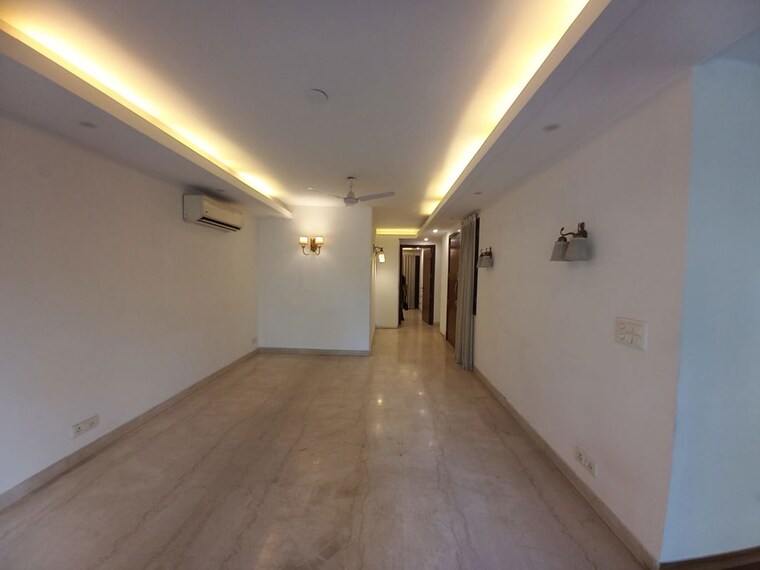 Room, green park 3 Bedroom 200 Sq.Yd. Builder Floor In Green Park Delhi 9986058