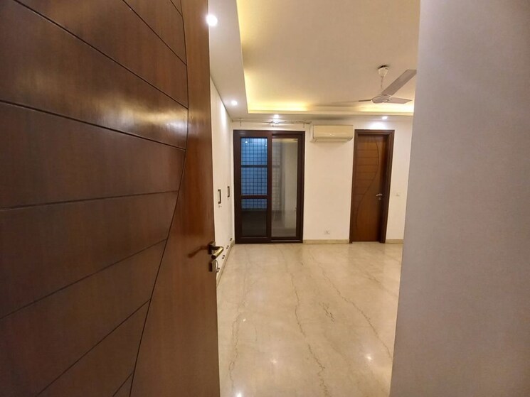 Room, green park 3 Bedroom 200 Sq.Yd. Builder Floor In Green Park Delhi 9986058