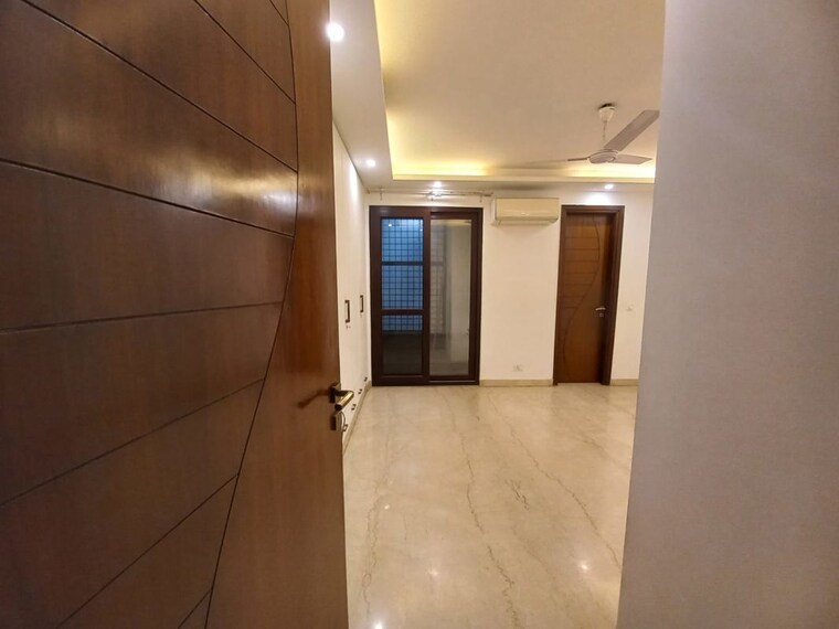 Room, green park 3 Bedroom 200 Sq.Yd. Builder Floor In Green Park Delhi 9986058