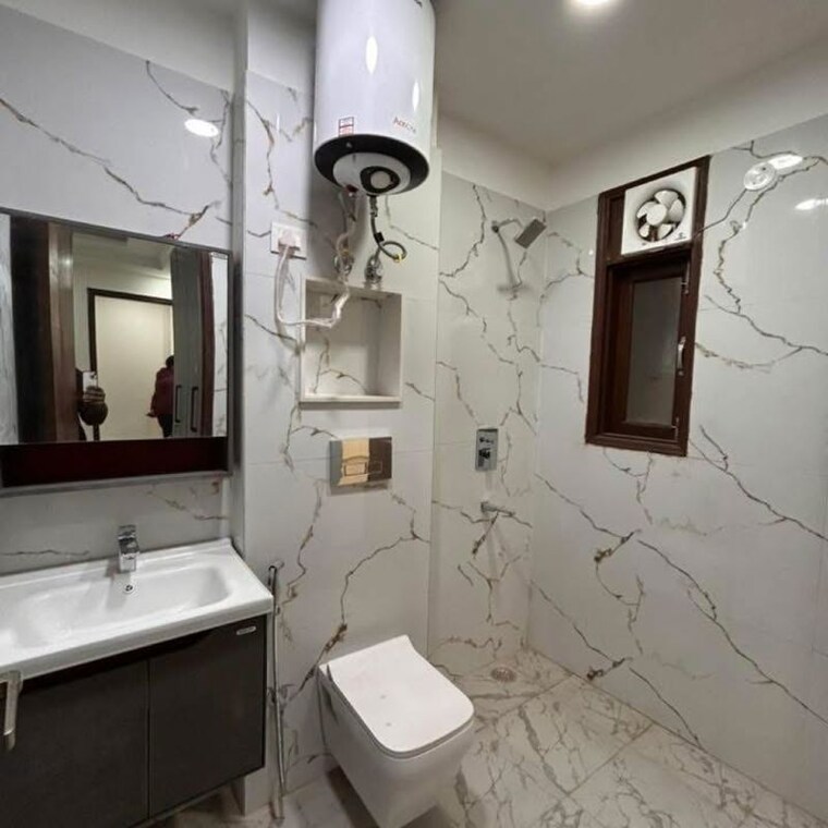 Attached Bathroom, chattarpur 3 Bedroom 1125 Sq.Ft. Builder Floor In Chattarpur Delhi 9986068