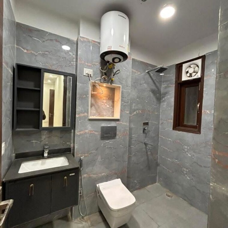Attached Bathroom, chattarpur 3 Bedroom 1125 Sq.Ft. Builder Floor In Chattarpur Delhi 9986068