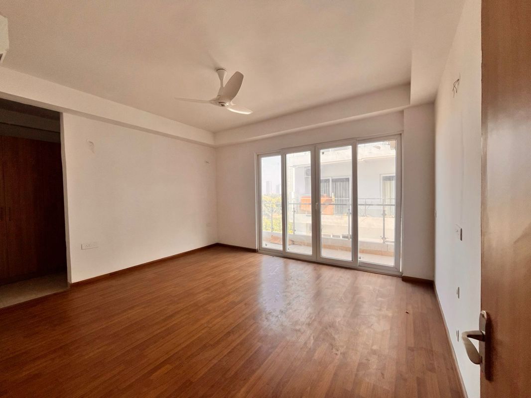 4 BHK + Servant Room Builder Floor For Rent in SS Linden