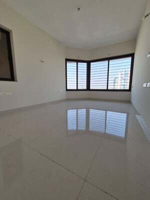 Room in 3 BHK Apartment at Kumar Prospera Hadapsar, Hadapsar – for Rent