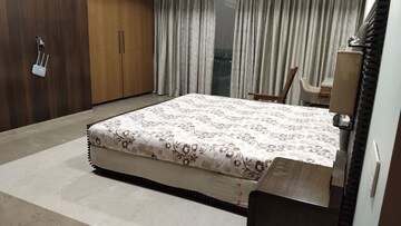 Bedroom in 5 BHK Apartment at Bayview Terraces, Prabhadevi – for Rent