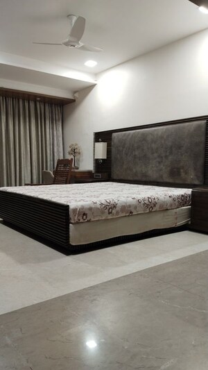 Bedroom in 5 BHK Apartment at Bayview Terraces, Prabhadevi – for Rent