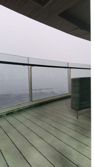 Room in 5 BHK Apartment at Bayview Terraces, Prabhadevi – for Rent