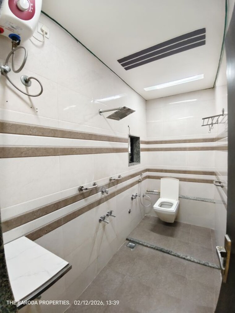 Attached Bathroom, race course 2 Bedroom 1500 Sq.Ft. Apartment In Race Course Vadodara 9986119