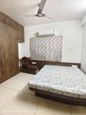 Bedroom in 2 BHK Apartment at Race Course – for Rent