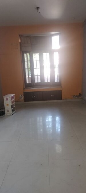 Room in 2.5 BHK Builder Floor at Janakpuri – for Rent