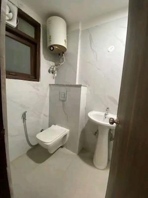 Bathroom in 3 BHK Apartment at Palm Residency Chhatarpur, Chattarpur – for Rent
