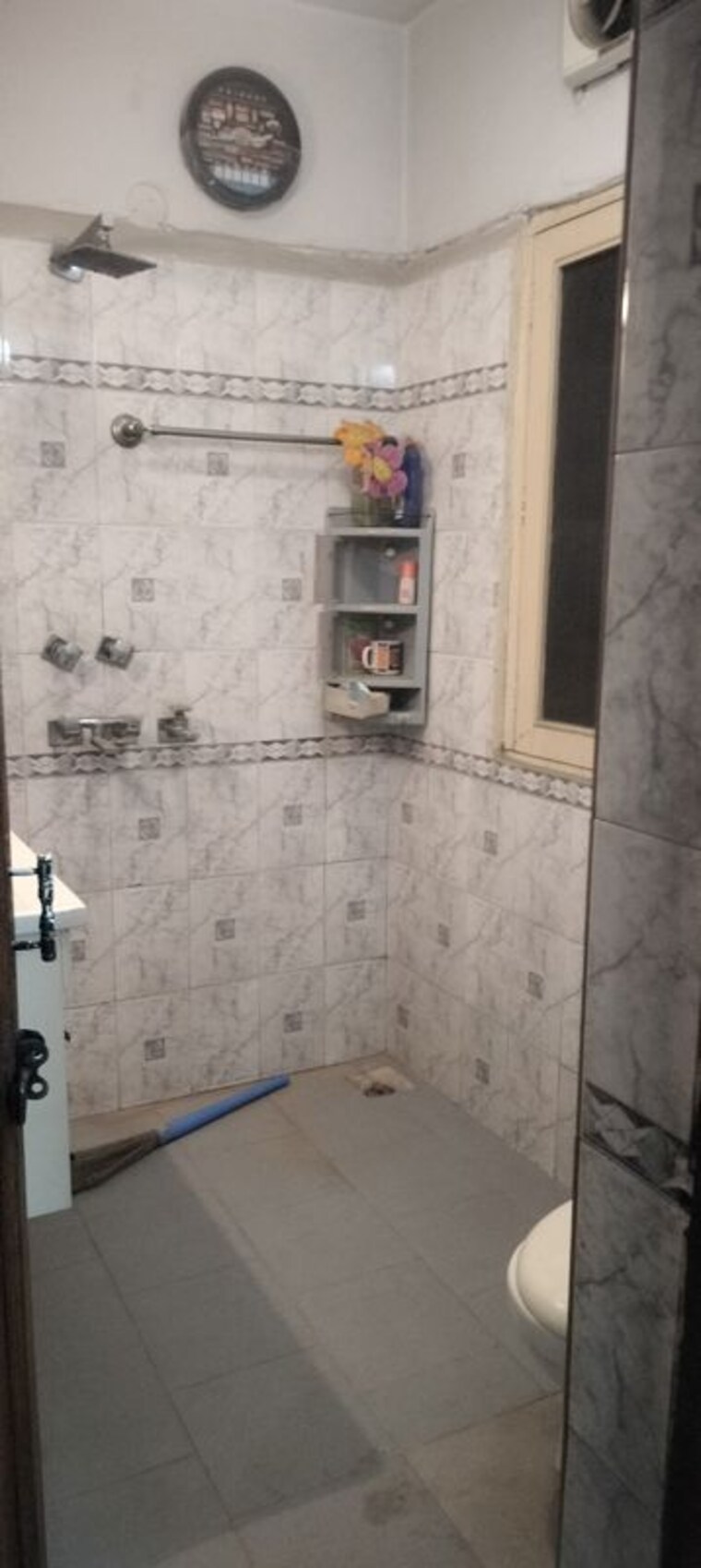 Bathroom, janakpuri 2.5 Bedroom 1700 Sq.Ft. Builder Floor In Janakpuri Delhi 9986139