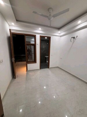 Room in 2 BHK Apartment at Palm Residency Chhatarpur, Chattarpur – for Rent