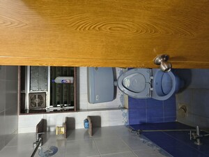 Master Bedroom in 2 BHK Apartment at Kurla East – for Rent