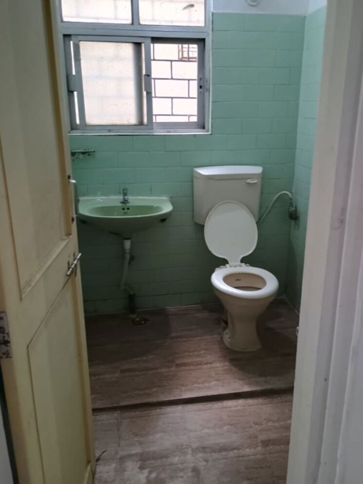 Bathroom, kailash-manas-apartments 3 Bedroom 1480 Sq.Ft. Apartment In Mohammadwadi Pune 9986163