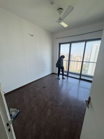 Room in 3.5 BHK Apartment at Paras Dews, Panwala Khusropur – for Rent