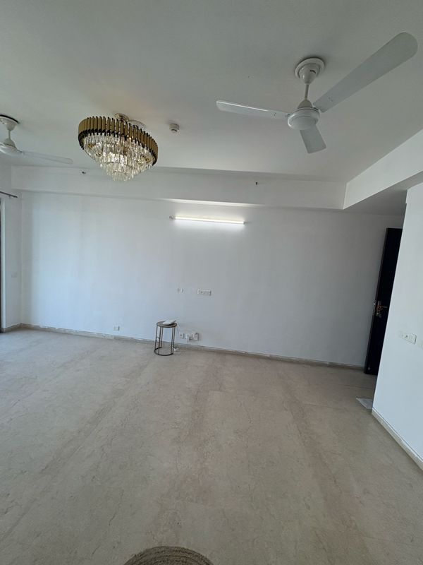 3.5 BHK + Servant Room Apartment For Rent in Paras Dews