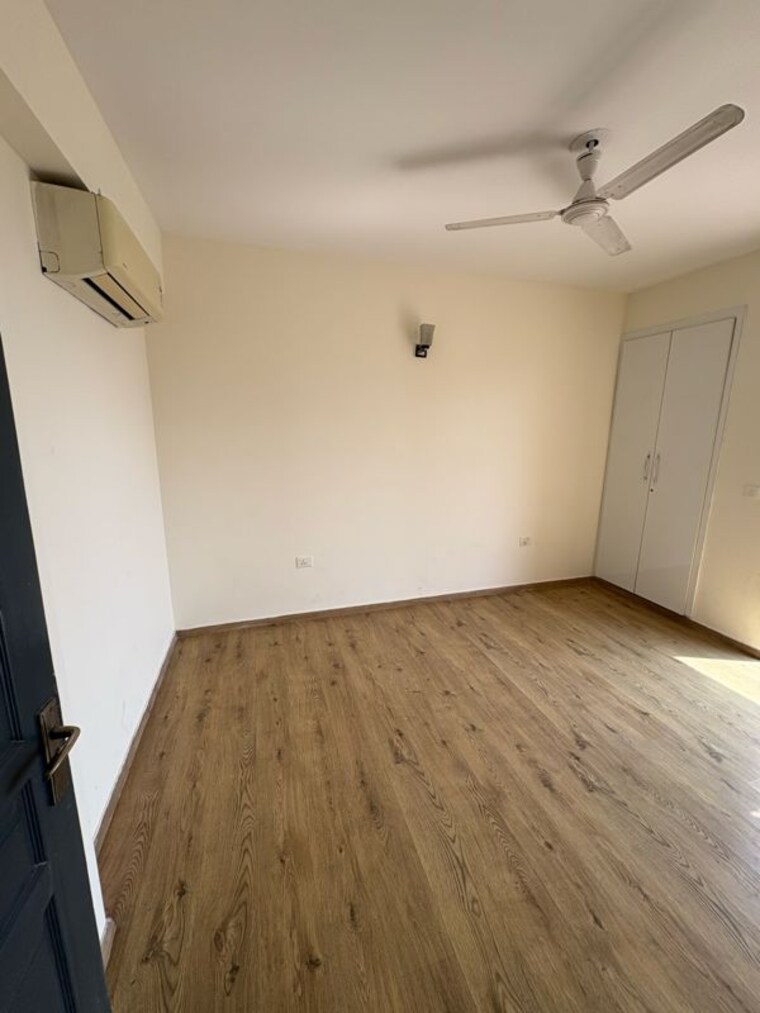Room, emaar-gurgaon-greens 3.5 Bedroom 1650 Sq.Ft. Apartment In Sector 102 Gurgaon 9986175