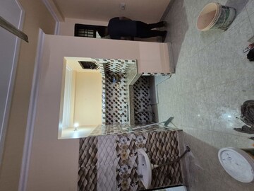 Living Room in 1.5 BHK Builder Floor at Mayur Vihar – for Rent