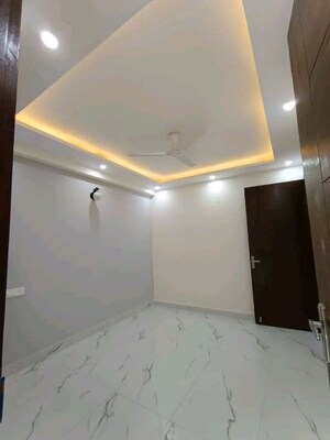 Room in 3 BHK Apartment at Palm Residency Chhatarpur, Chattarpur – for Rent