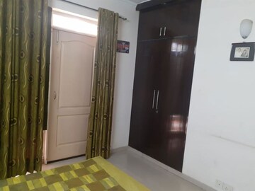 Furnished Amenities in 4 BHK Apartment at Orchid Petals, Sector 49 – for Rent