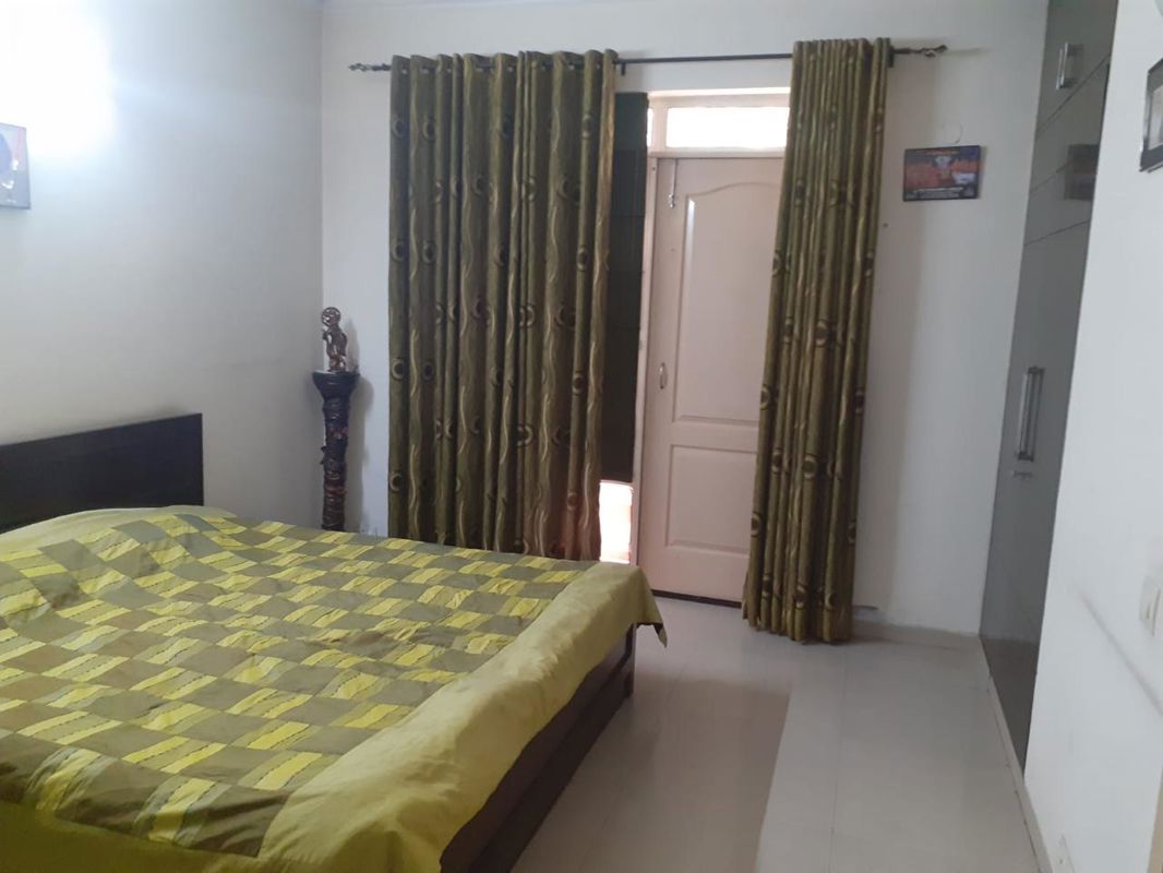4 BHK + Servant Room Apartment For Rent in Orchid Petals