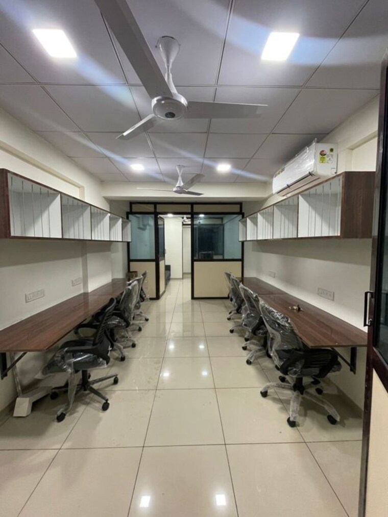 Team Area, jetalpur Commercial Office Space 350 Sq.Ft. In Jetalpur Vadodara 9986206