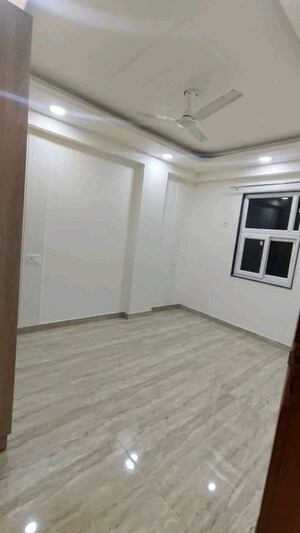 Room in 3 BHK Builder Floor at Palm Residency Chhatarpur, Chattarpur – for Rent