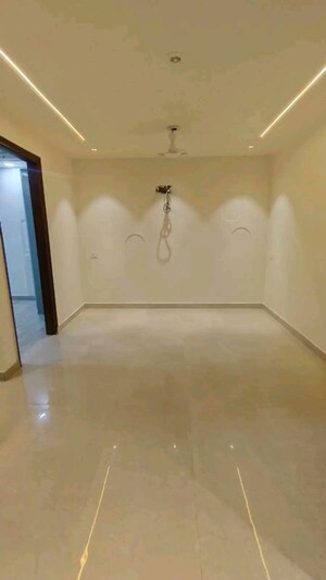Room in 3 BHK Builder Floor at Palm Residency Chhatarpur, Chattarpur – for Rent