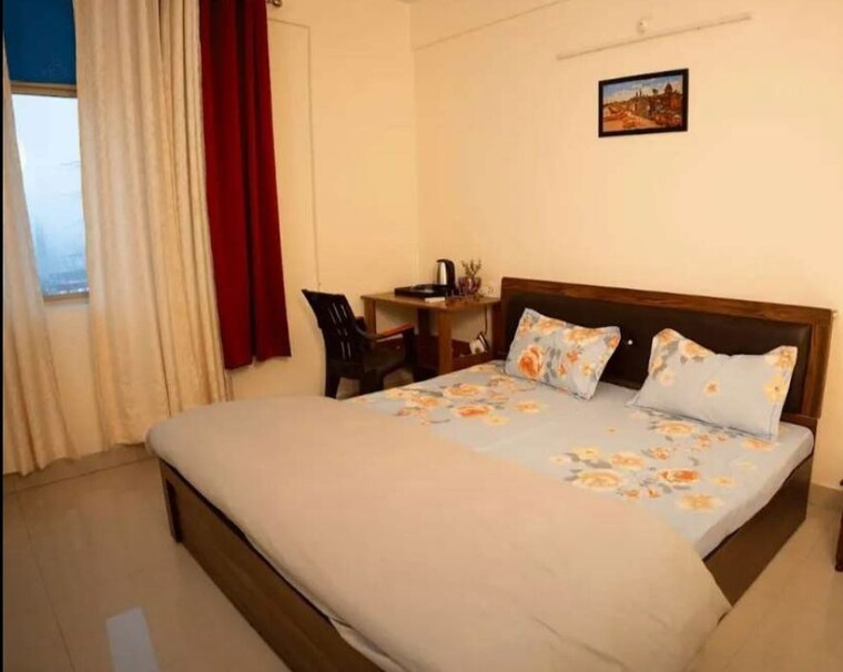 Bedroom, hazratganj 3 Bedroom 1950 Sq.Ft. Apartment In Hazratganj Lucknow 9986220