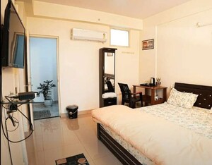 Team Area in 3 BHK Apartment at Hazratganj – for Rent