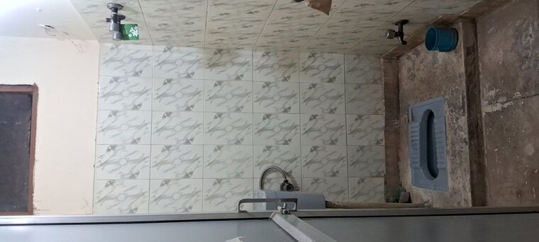 Bathroom, sarita vihar 1.5 Bedroom 700 Sq.Ft. Independent House In Sarita Vihar Delhi 9986231