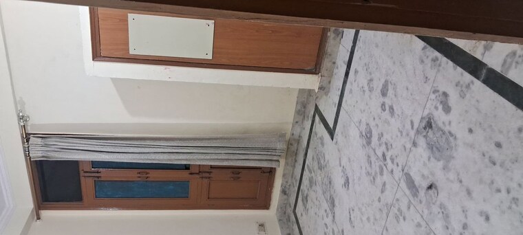 Room, sarita vihar 1.5 Bedroom 700 Sq.Ft. Independent House In Sarita Vihar Delhi 9986231