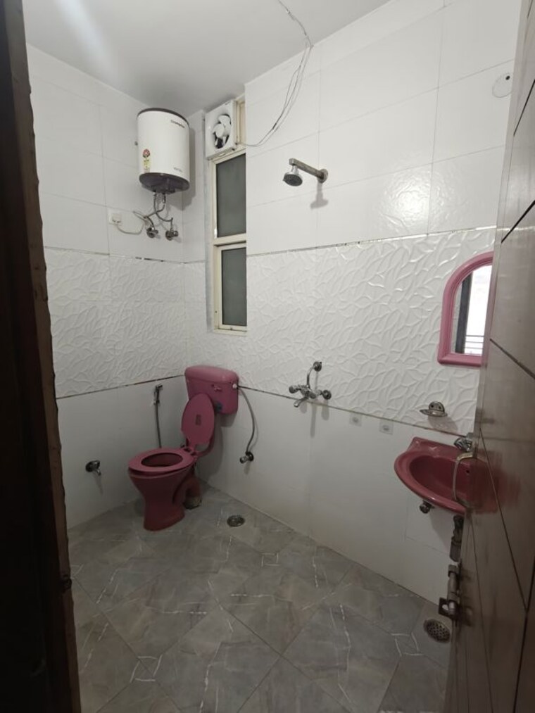 Bathroom, sector 46 2 Bedroom 1450 Sq.Ft. Builder Floor In Sector 46 Gurgaon 9986232