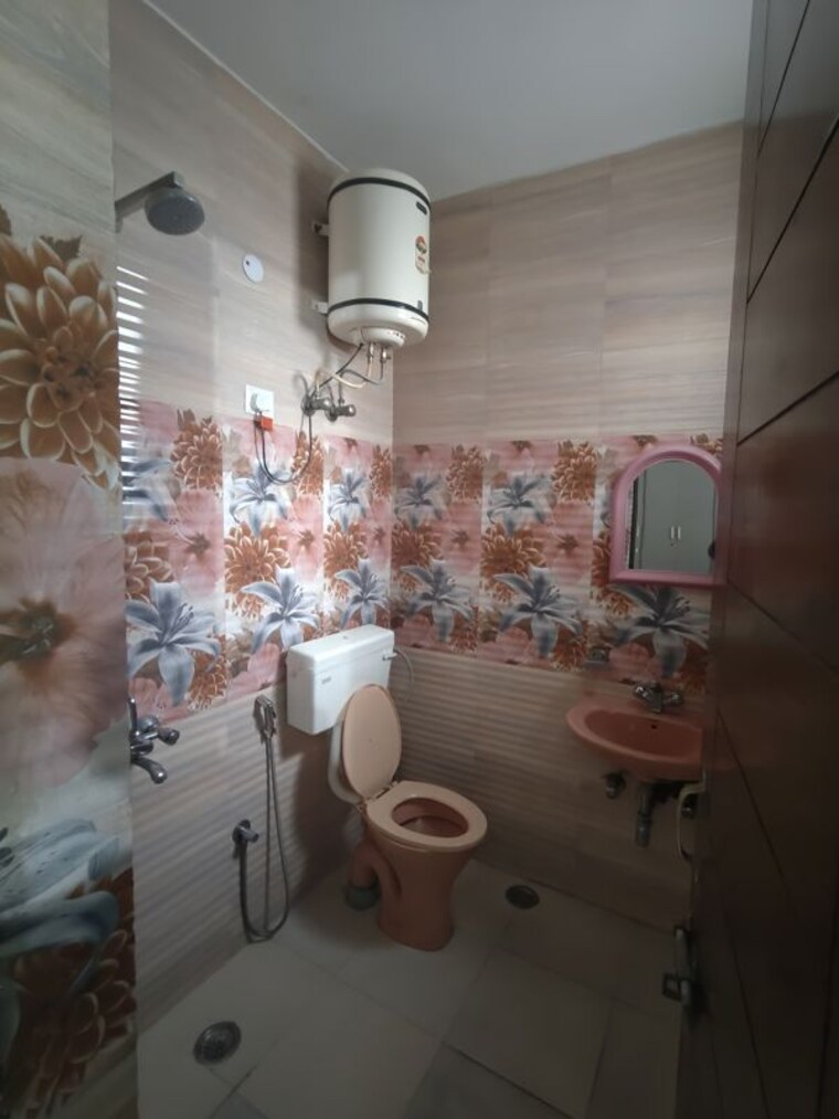 Bathroom, sector 46 2 Bedroom 1450 Sq.Ft. Builder Floor In Sector 46 Gurgaon 9986232