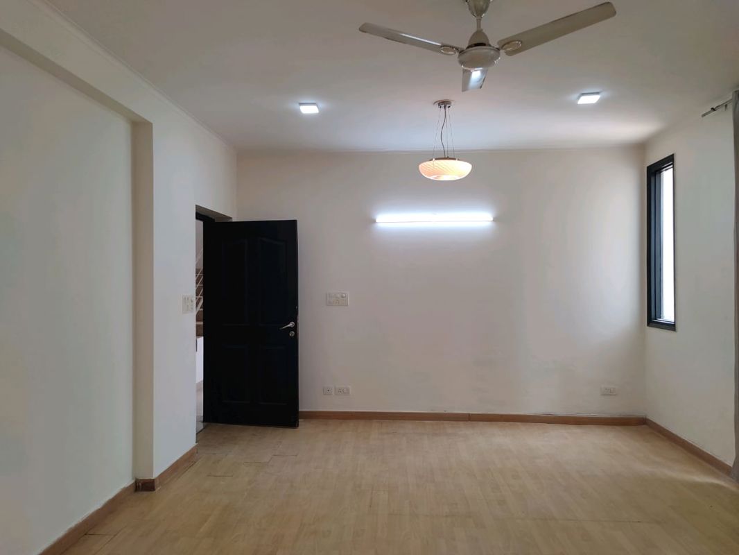 3 BHK + Servant Room Apartment For Rent in Bestech Park View City 2