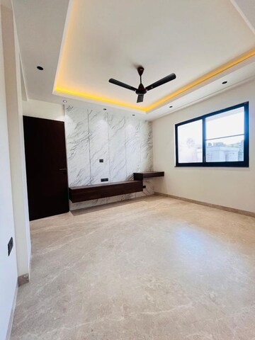 Room in 2.5 BHK Apartment at Signature Global Golf Greens, Sector 79 – for Sale