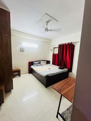 Bedroom in 2 BHK Builder Floor at Sector 40 – for Rent