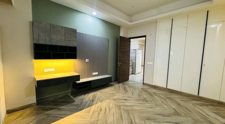 Master Bedroom, uchdpl-veridia-oakwood-enclave 4 Bedroom 2385 Sq.Ft. Apartment In Wave City Ghaziabad 9986251