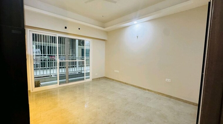 Room, uchdpl-veridia-oakwood-enclave 4 Bedroom 2385 Sq.Ft. Apartment In Wave City Ghaziabad 9986251