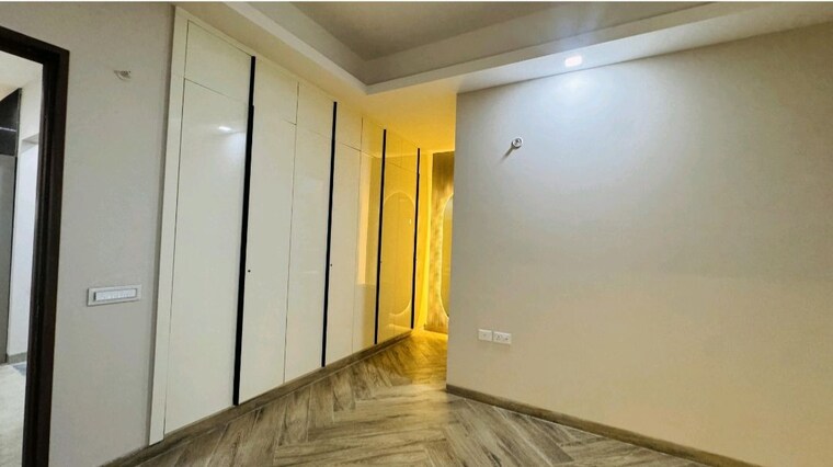 Room, uchdpl-veridia-oakwood-enclave 4 Bedroom 2385 Sq.Ft. Apartment In Wave City Ghaziabad 9986251