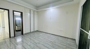 Room in 4 BHK Apartment at Uchdpl Veridia Oakwood Enclave, Wave City – for Rent