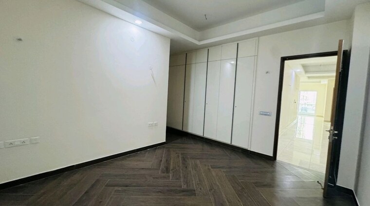 Room, uchdpl-veridia-oakwood-enclave 4 Bedroom 2385 Sq.Ft. Apartment In Wave City Ghaziabad 9986251