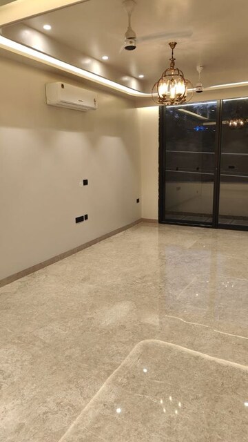 Room in 2.5 BHK Builder Floor at M3M Antalya Hills, Sector 79 – for Sale