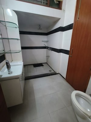 Bathroom in 2 BHK Builder Floor at Sector 46 – for Rent