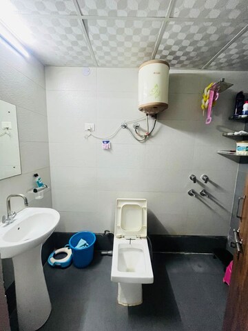 Master Bedroom in 2 BHK Builder Floor at Sector 39 – for Rent