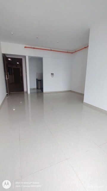 Room in 3 BHK Apartment at Kalpataru Immensa, Kolshet Road – for Rent